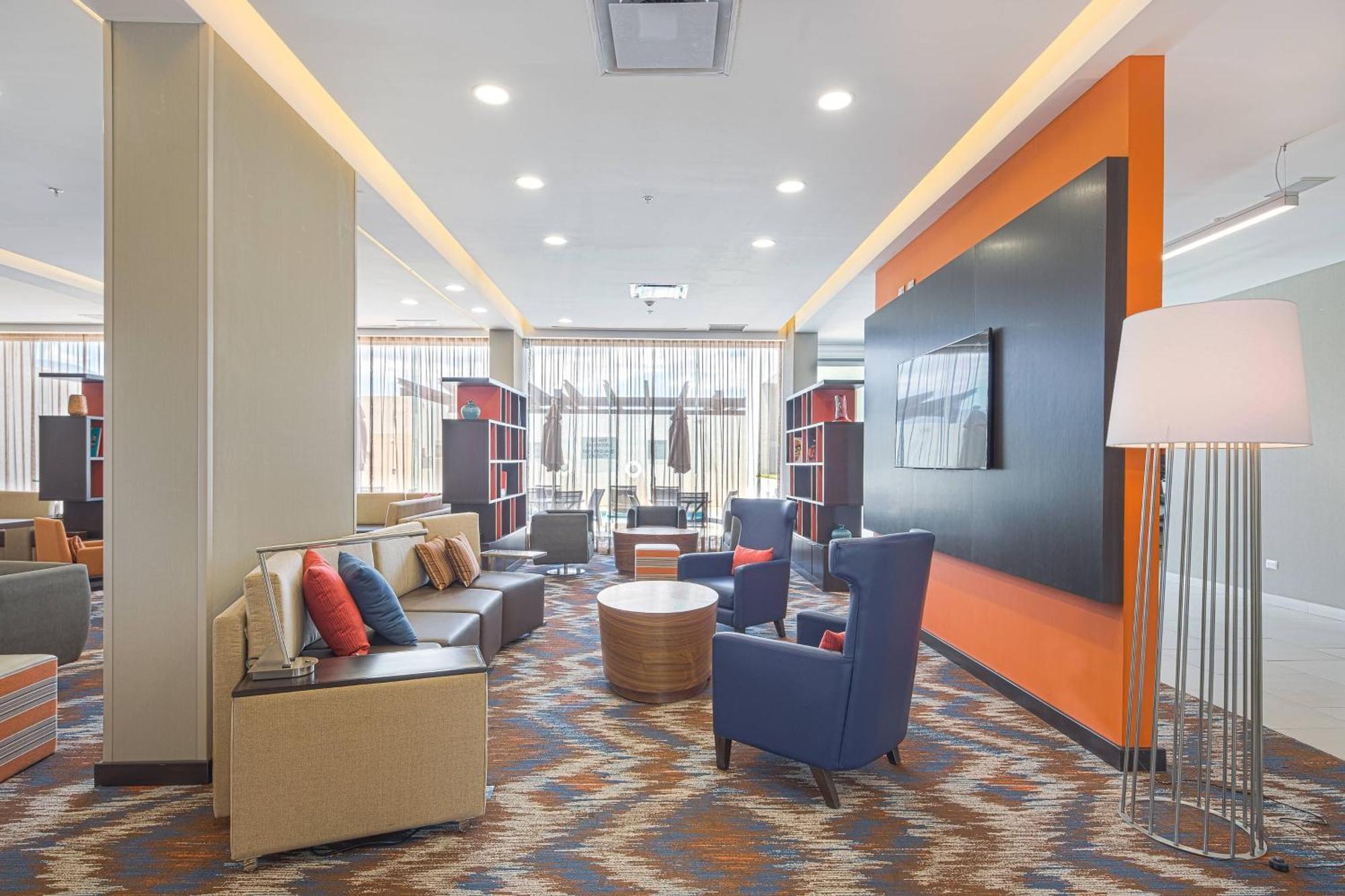 Courtyard By Marriott Сальтильо Экстерьер фото