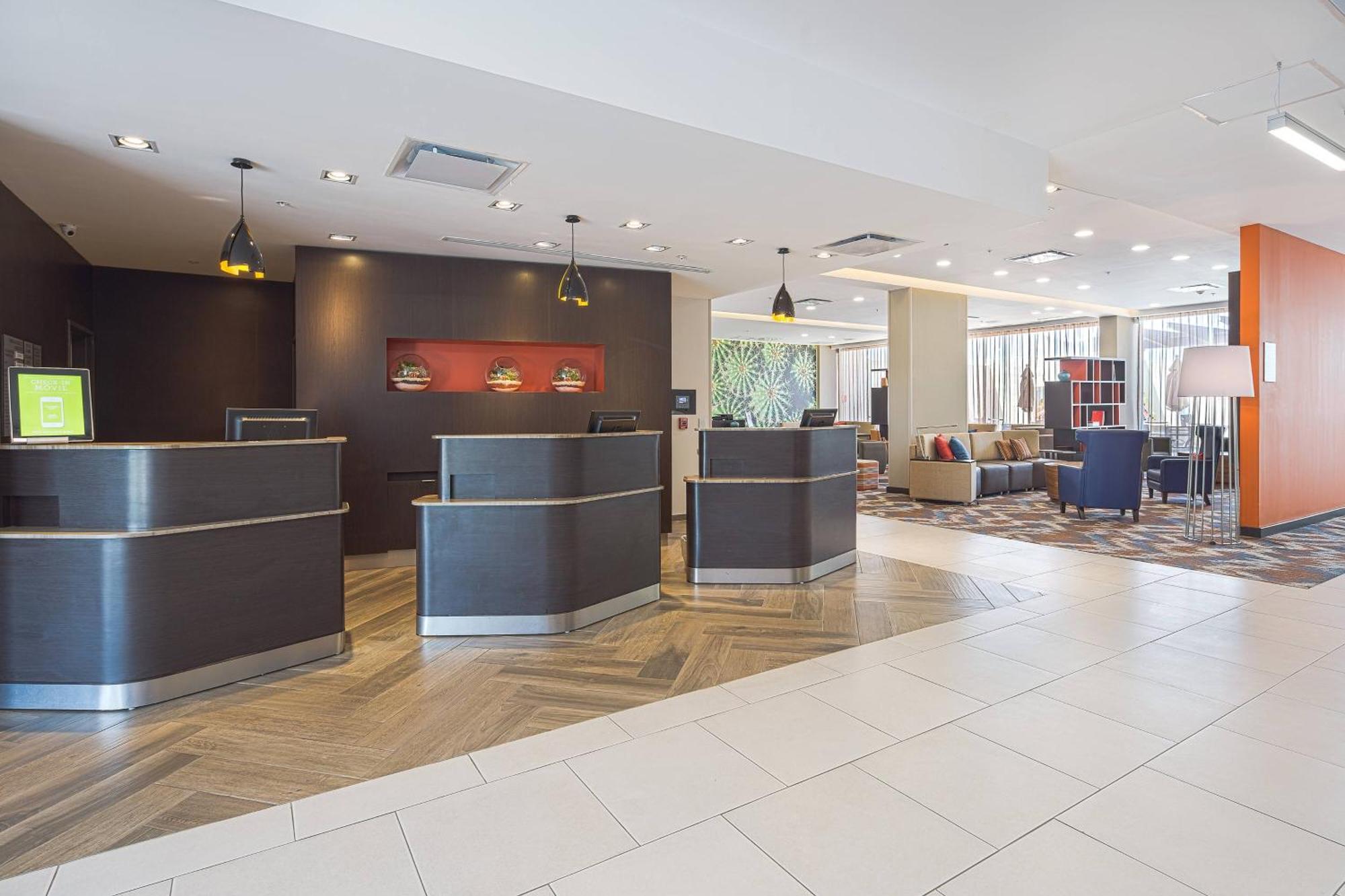 Courtyard By Marriott Сальтильо Экстерьер фото