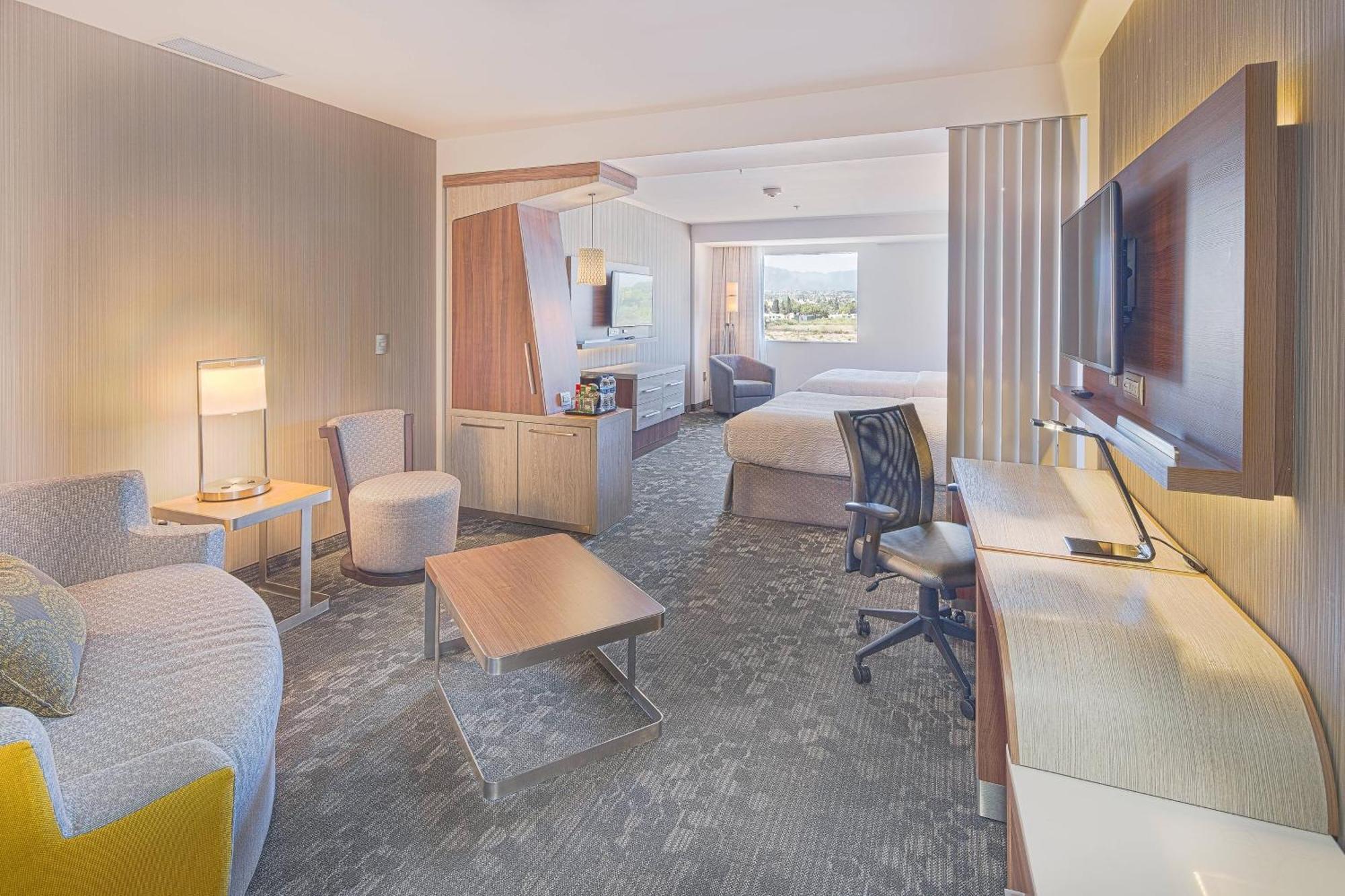 Courtyard By Marriott Сальтильо Экстерьер фото