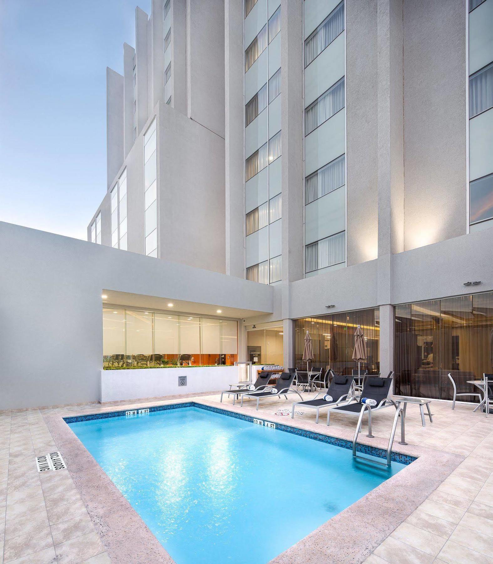 Courtyard By Marriott Сальтильо Экстерьер фото