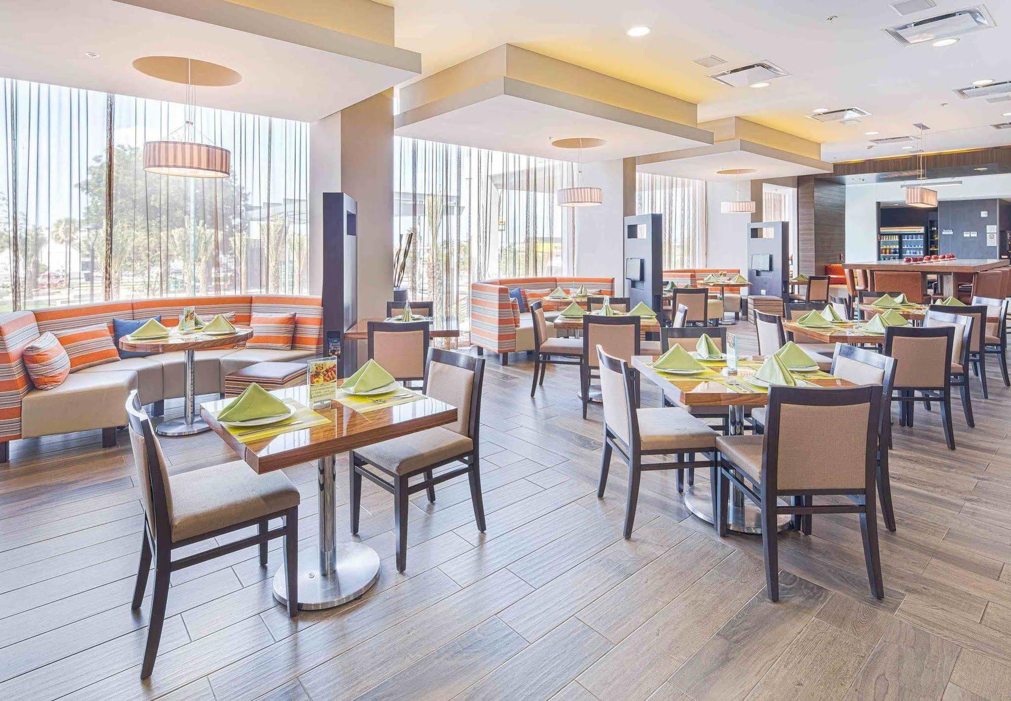 Courtyard By Marriott Сальтильо Экстерьер фото